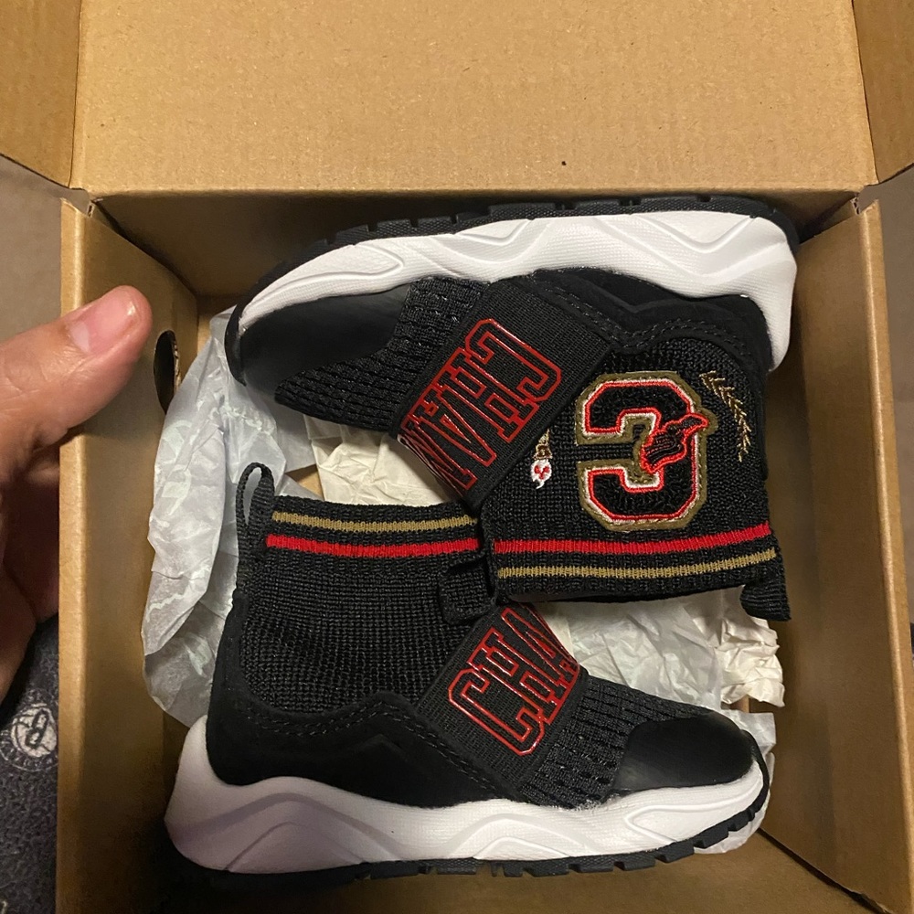 Toddler shoes size 4